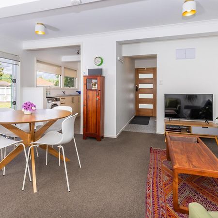2 Bedroom Home Away From Home Near Cbd & Private Parking แฮมิลตัน ภายนอก รูปภาพ