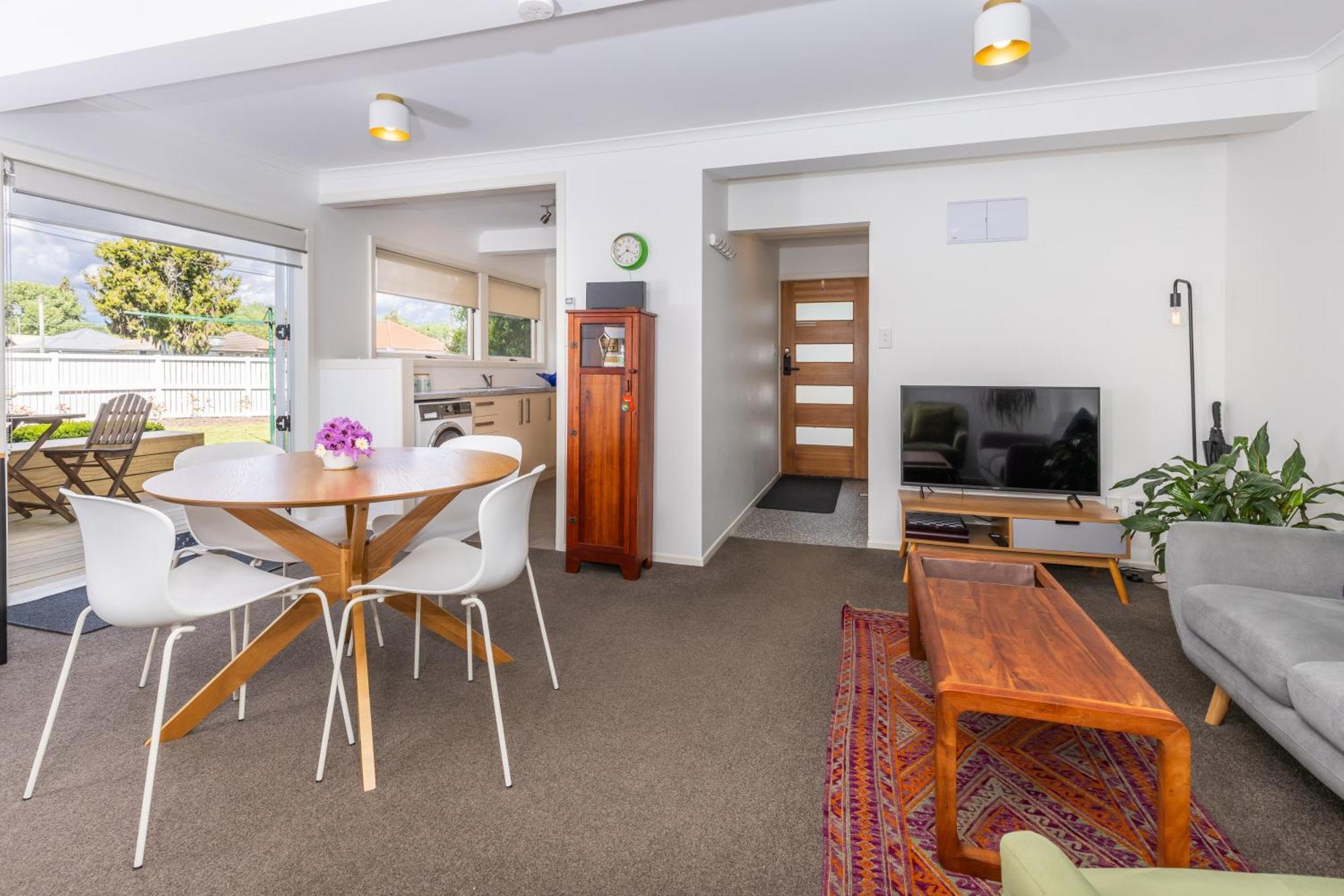 2 Bedroom Home Away From Home Near Cbd & Private Parking แฮมิลตัน ภายนอก รูปภาพ